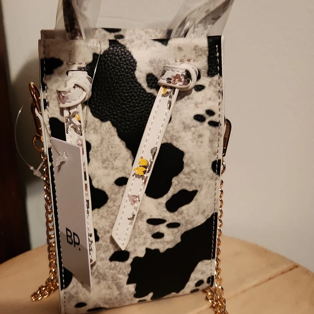 BP Crossbody with Chain - Picture 3 of 7